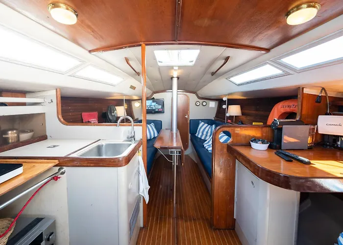 Båthotell Sleep Aboard A Beautiful Sailboat In - Marina Parque Nacoes Lisboa