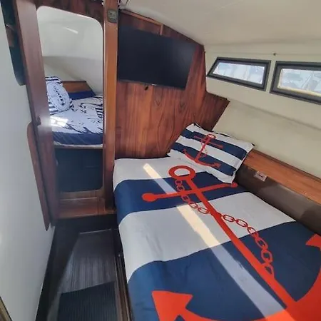 Sleep Aboard A Beautiful Sailboat In Lisbon - Marina Parque Das Nacoes *