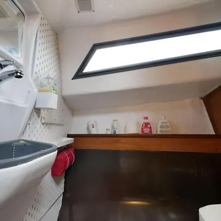 Sleep Aboard A Beautiful Sailboat In Lisbon - Marina Parque Das Nacoes Lissabon