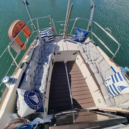 Sleep Aboard A Beautiful Sailboat In Lisbon - Marina Parque Das Nacoes Båthotell