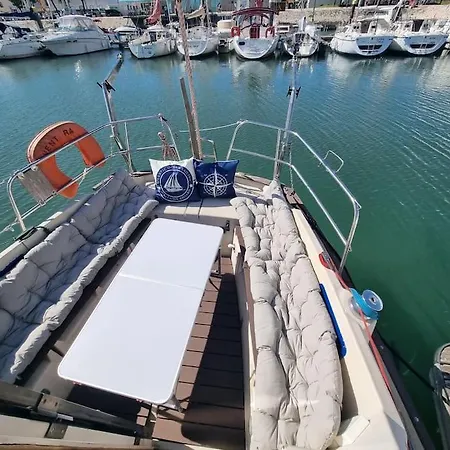 Sleep Aboard A Beautiful Sailboat In Lisbon - Marina Parque Das Nacoes Båthotell Lisboa