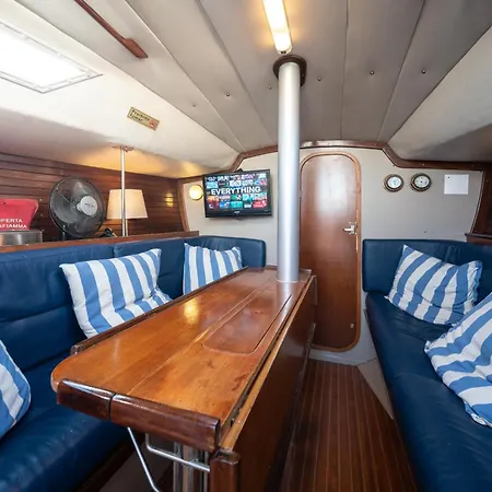 船屋 Sleep Aboard A Beautiful Sailboat In - Marina Parque Nacoes *