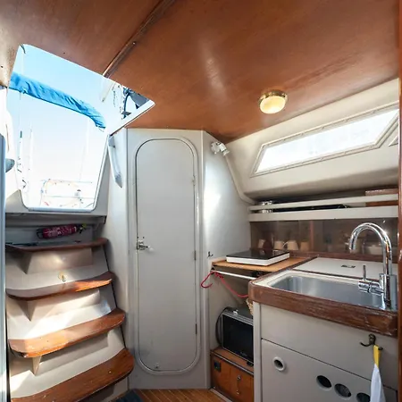 Sleep Aboard A Beautiful Sailboat In - Marina Parque Nacoes 보트호텔 *