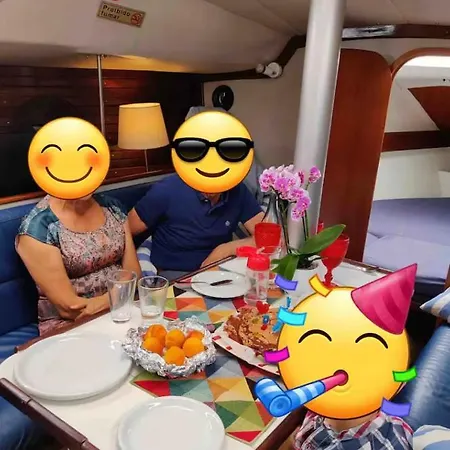 Sleep Aboard A Beautiful Sailboat In - Marina Parque Nacoes * 리스본