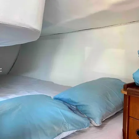 Sleep Aboard A Beautiful Sailboat In - Marina Parque Nacoes 船屋 Lisboa