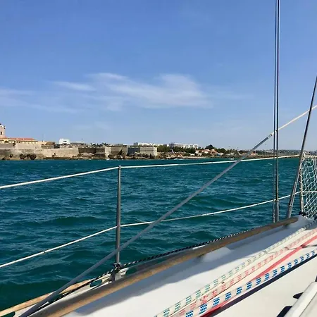 Sleep Aboard A Beautiful Sailboat In - Marina Parque Nacoes 보트호텔 *