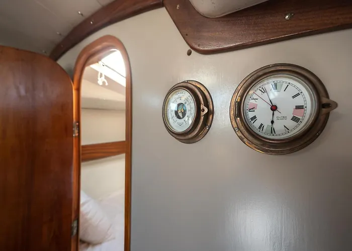 船屋 Sleep Aboard A Beautiful Sailboat In - Marina Parque Nacoes *