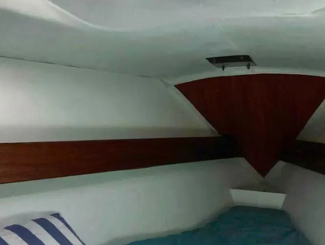 Sleep Aboard A Beautiful Sailboat In - Marina Parque Nacoes