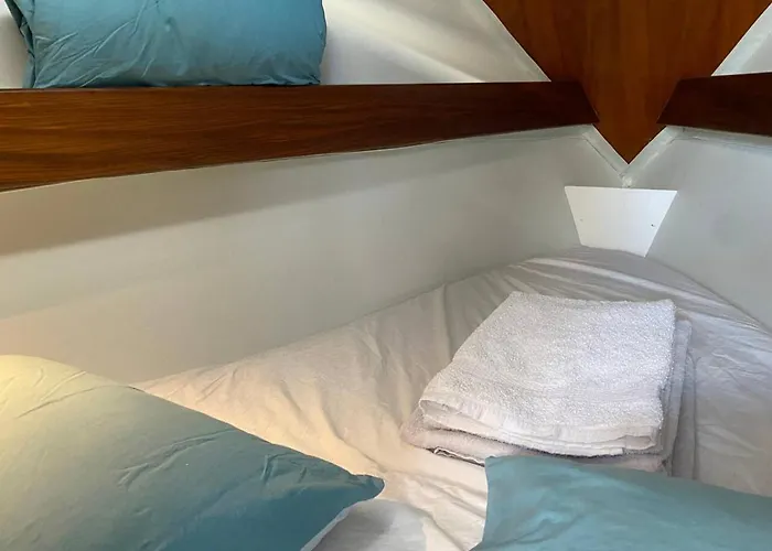 Sleep Aboard A Beautiful Sailboat In - Marina Parque Nacoes *