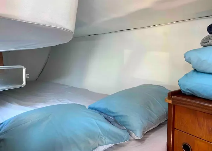 Sleep Aboard A Beautiful Sailboat In - Marina Parque Nacoes 船屋 Lisboa