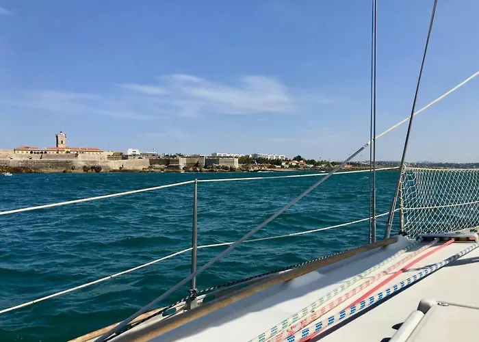 Sleep Aboard A Beautiful Sailboat In - Marina Parque Nacoes 船屋 *