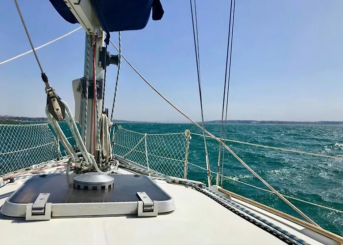 Sleep Aboard A Beautiful Sailboat In - Marina Parque Nacoes 船屋 *