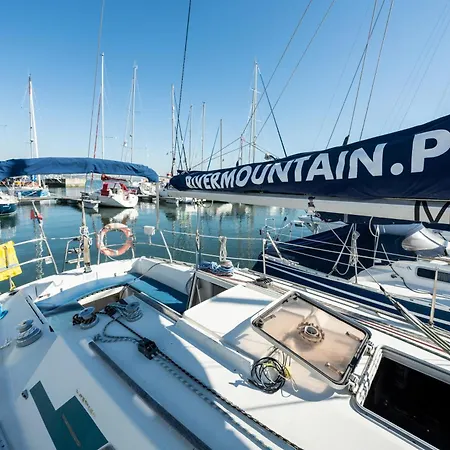 Tekne Sleep Aboard A Beautiful Sailboat In - Marina Parque Nacoes