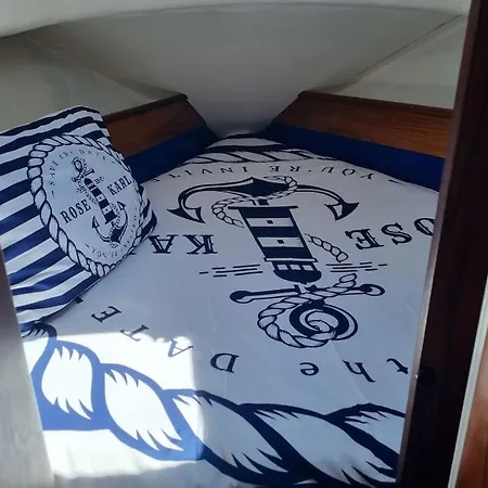 Sleep Aboard A Beautiful Sailboat In Lisbon - Marina Parque Das Nacoes Hotel en barco Lisboa