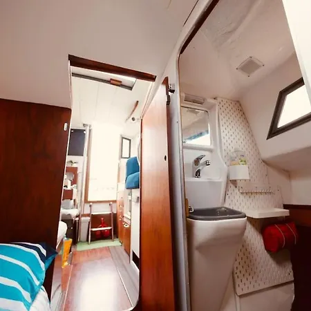 Sleep Aboard A Beautiful Sailboat In Lisbon - Marina Parque Das Nacoes